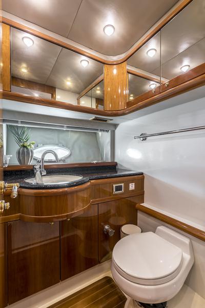 Book yachts online - motorboat - Sunseeker 84 - Skywater - rent