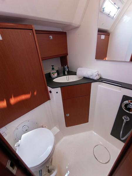 Book yachts online - sailboat - Bavaria Cruiser 46 - AELIA - rent