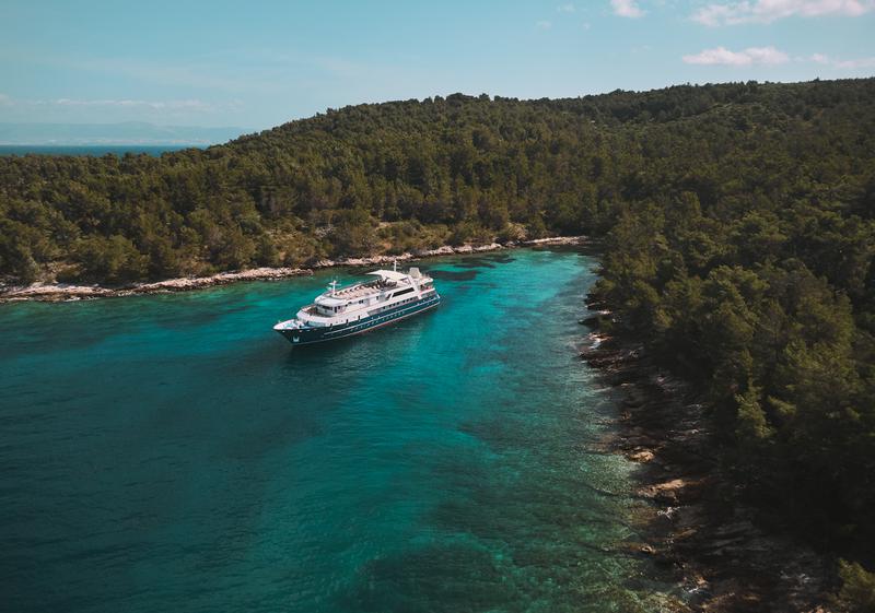 Book yachts online - motorboat - Motoryacht - Lupus Mare - rent