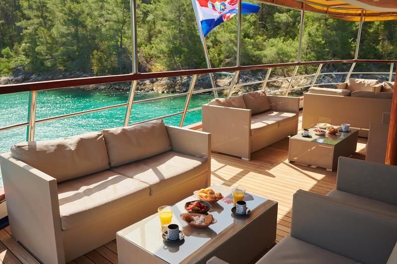 Book yachts online - motorboat - Motoryacht - Lupus Mare - rent