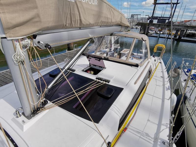 Book yachts online - sailboat - Dufour 390 Grand Large - Antares - rent