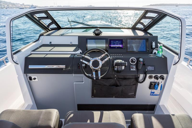 Book yachts online - motorboat - Axopar 37  Sun Top - Axopar 37 ST Brabus - rent