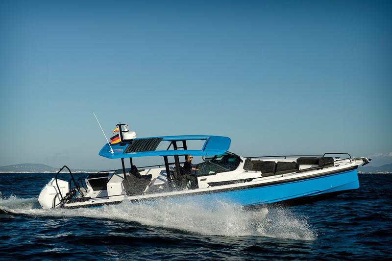 Book yachts online - motorboat - Axopar 37  Sun Top - Axopar 37 ST Brabus - rent