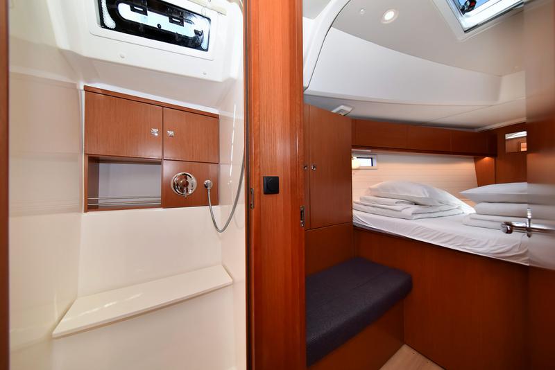 Book yachts online - sailboat - Bavaria Cruiser 46 - Baligot - rent