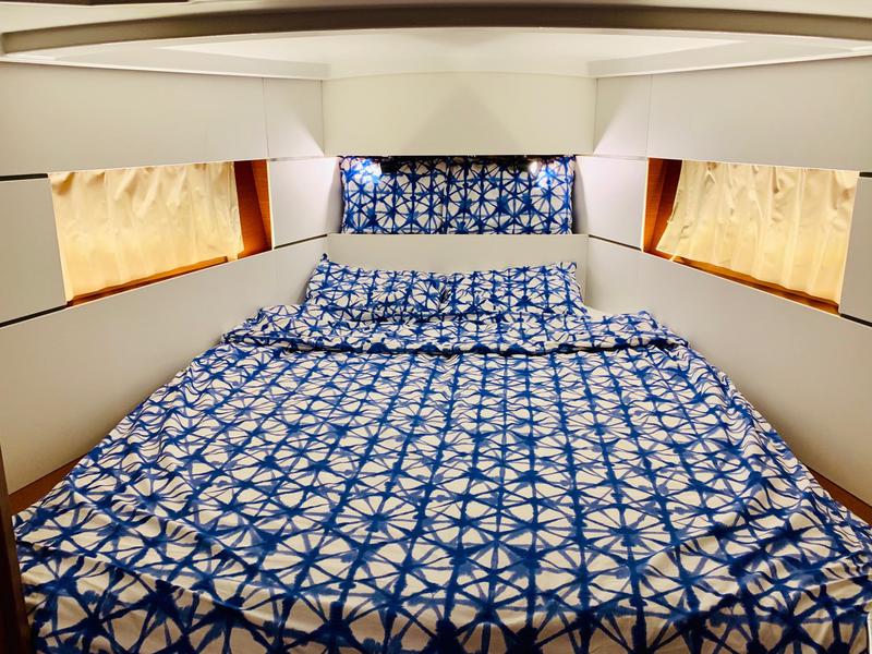 Book yachts online - sailboat - Beneteau Oceanis 38.1 - IDA - rent