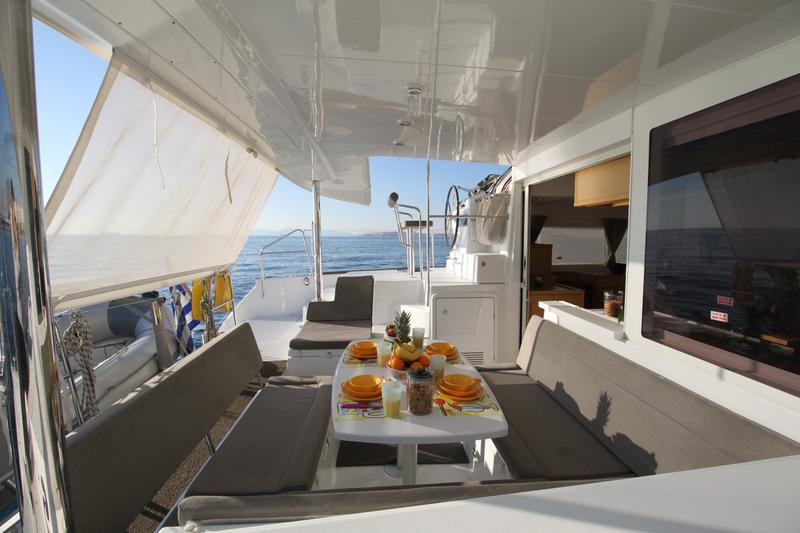 Book yachts online - catamaran - Lagoon 400 S2 - Sailing Blue 4 - Refit 2019 - rent