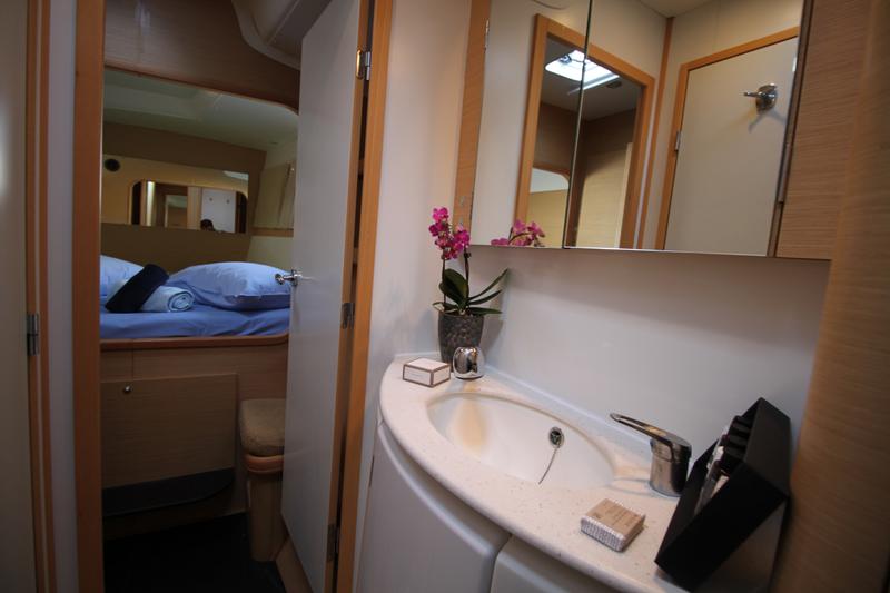 Book yachts online - catamaran - Lagoon 440 - Casino (A/C) - (A/C - Generator - Refit 2020) - rent