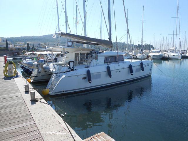 Book yachts online - catamaran - Lagoon 421 - Iryn - rent