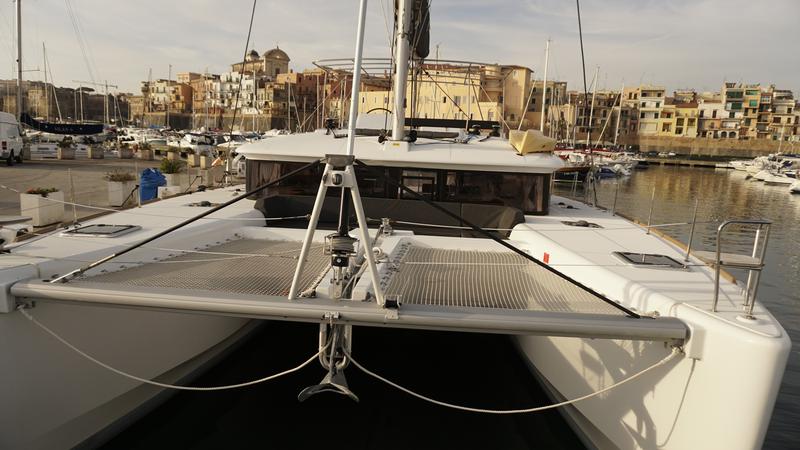 Book yachts online - catamaran - Lagoon 450 - Mia - rent