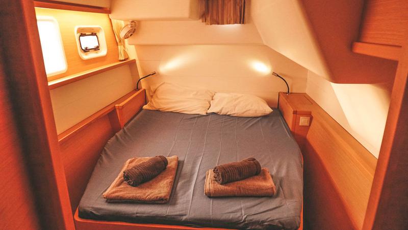 Book yachts online - catamaran - Lagoon 450 - Mia - rent