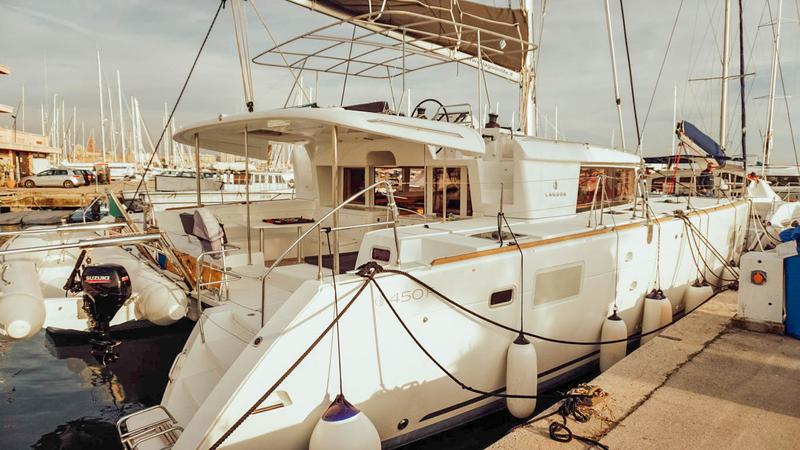 Book yachts online - catamaran - Lagoon 450 - Mia - rent