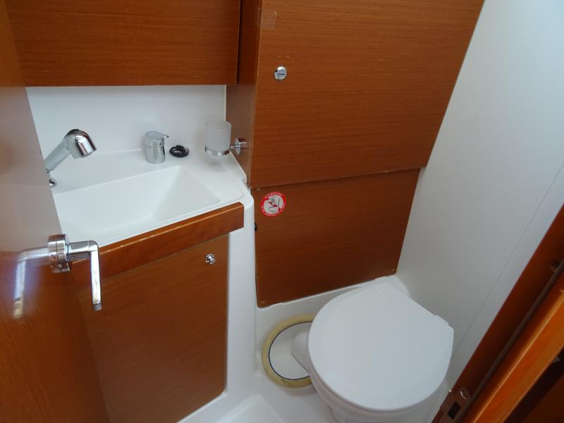 Book yachts online - sailboat - Oceanis 38 - Karavas - rent