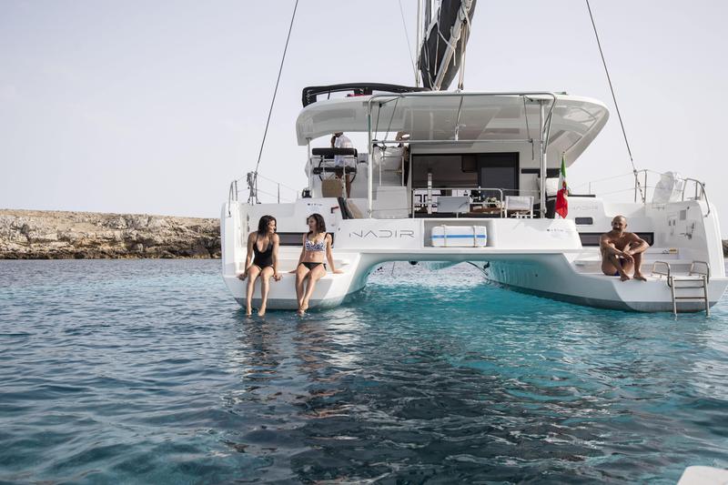 Book yachts online - catamaran - Lagoon 42 - NADIR - rent