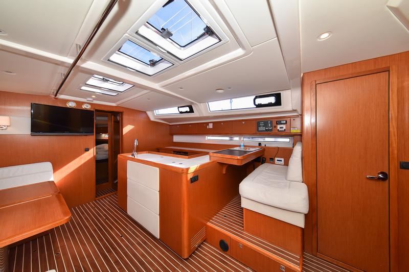 Book yachts online - sailboat - Bavaria Cruiser 56 - FAT BOY - rent