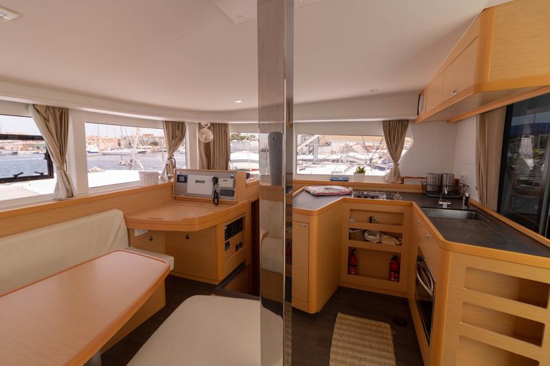 Book yachts online - catamaran - Lagoon 42 - Magan - rent