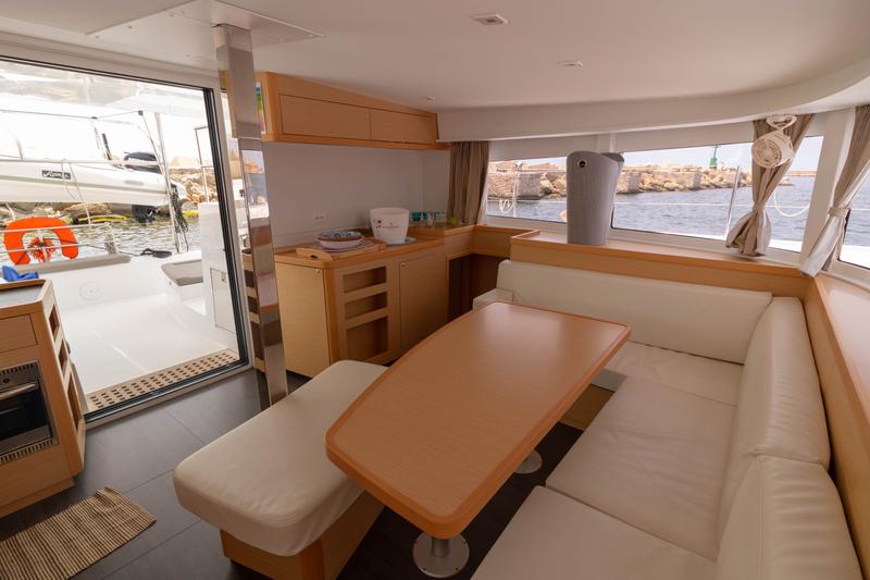 Book yachts online - catamaran - Lagoon 42 - Magan - rent