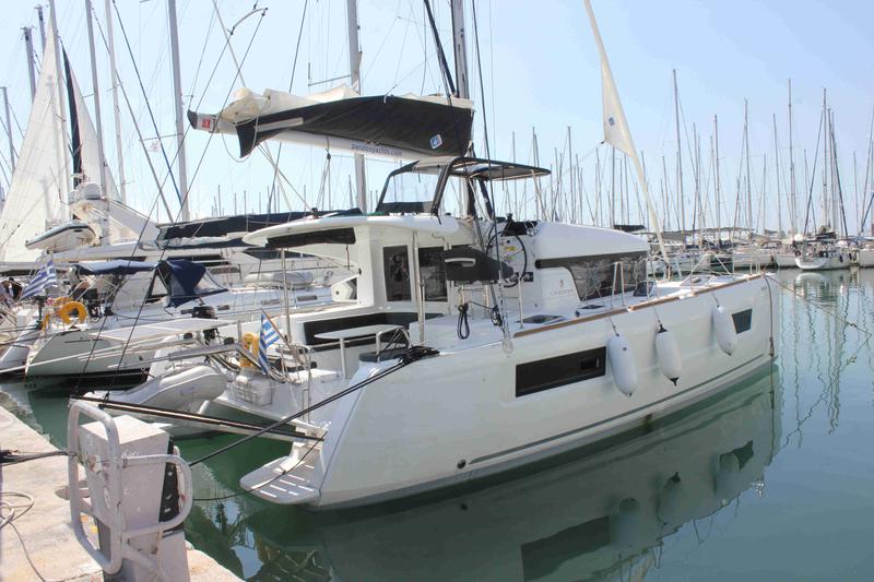 Book yachts online - catamaran - Lagoon 40 - Georgios - rent