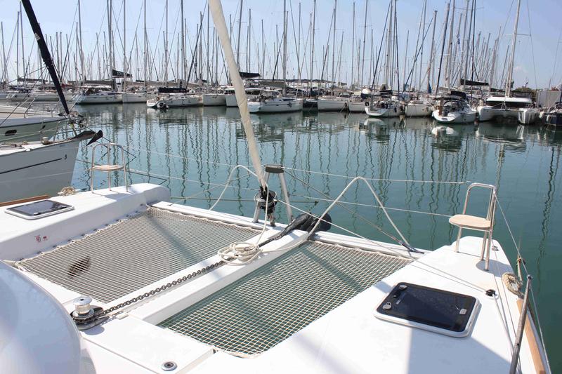 Book yachts online - catamaran - Lagoon 40 - Georgios - rent