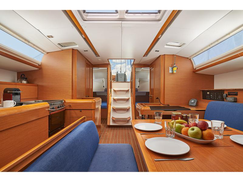 Book yachts online - sailboat - Sun Odyssey 509 - I.Q. (sails 2020) - rent