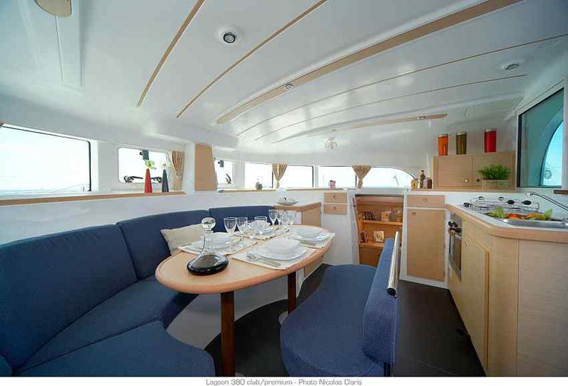 Book yachts online - catamaran - Lagoon 380 S2 - Ploto - Comfort line - rent