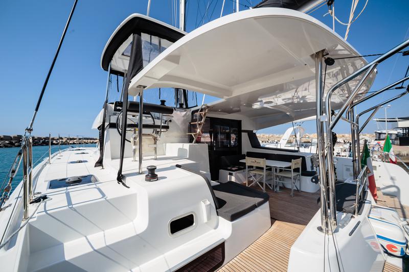 Book yachts online - catamaran - Lagoon 42 (Gen+A/C+WM) - Gelsomino - Premium line - rent