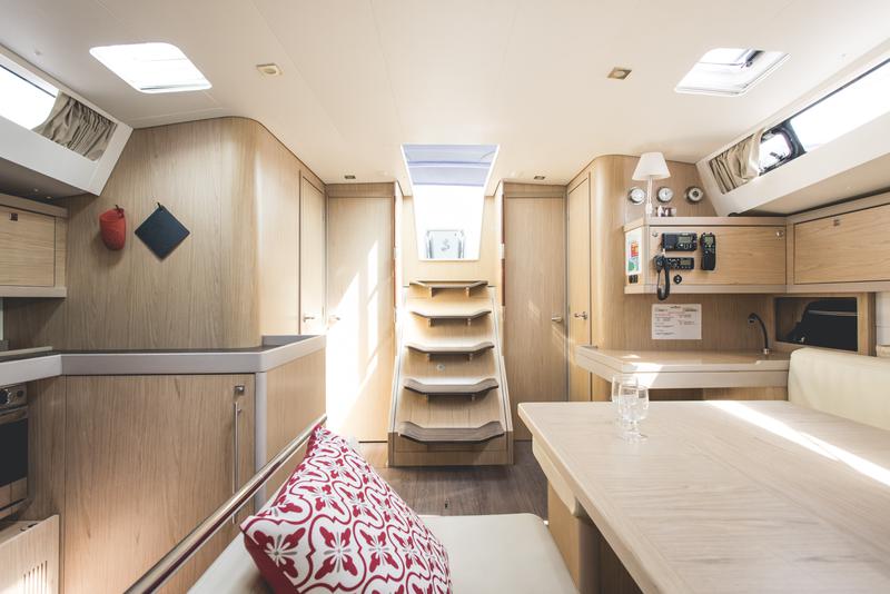 Book yachts online - sailboat - Sun Odyssey 519 - Mystral - Standard line - rent