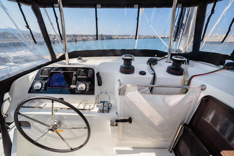 Book yachts online - catamaran - Lagoon 42 (Gen+A/C+WM) - Cappero - Premium line - rent