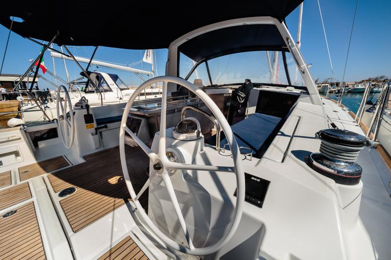 Book yachts online - sailboat - Oceanis 45 - Mizzica - Comfort line - rent