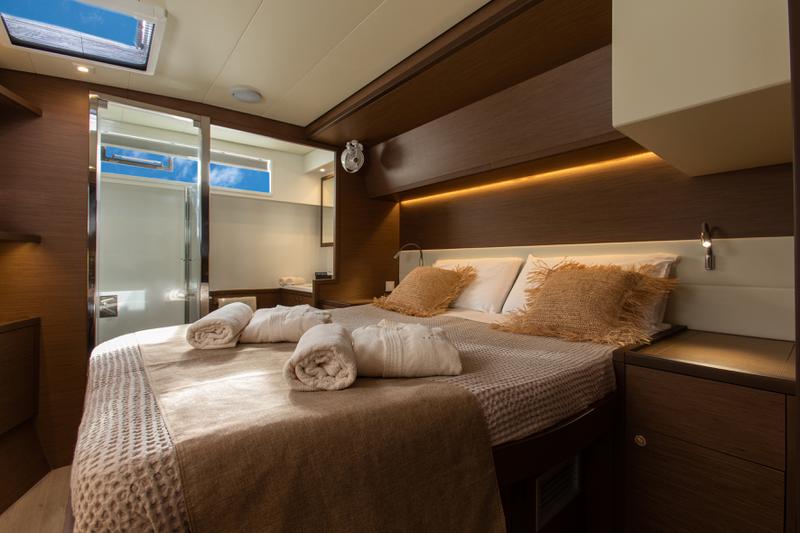 Book yachts online - catamaran - Lagoon 52F (Gen+A/C+WM) - SAILUXE - Fico - rent