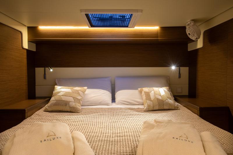 Book yachts online - catamaran - Lagoon 52F (Gen+A/C+WM) - SAILUXE - Fico - rent