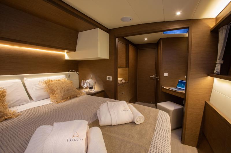 Book yachts online - catamaran - Lagoon 52F (Gen+A/C+WM) - SAILUXE - Fico - rent