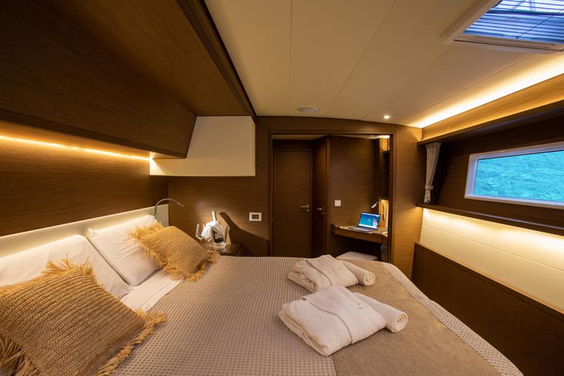 Book yachts online - catamaran - Lagoon 52F (Gen+A/C+WM) - SAILUXE - Fico - rent