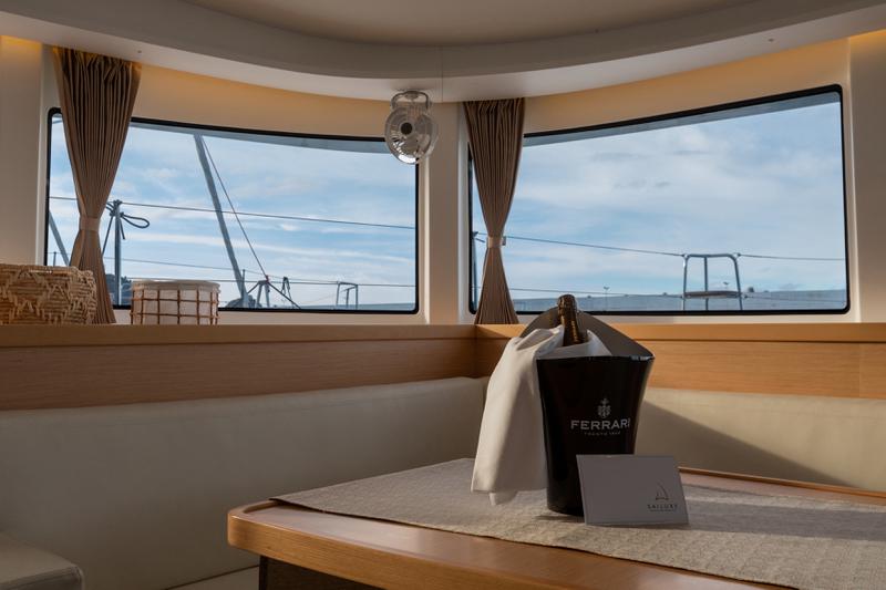 Book yachts online - catamaran - Lagoon 42 (3 cab, Gen+A/C+WM) - SAILUXE - Zubibbu - rent