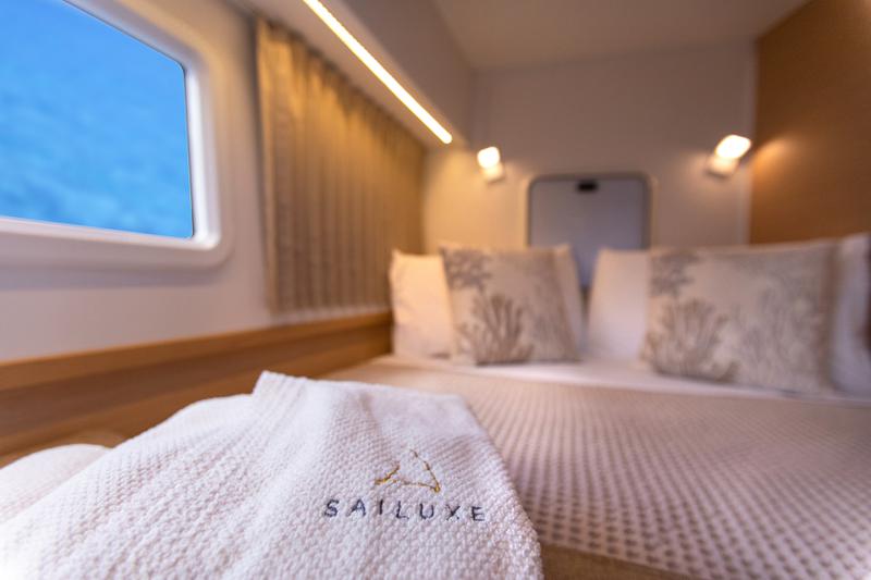 Book yachts online - catamaran - Lagoon 42 (3 cab, Gen+A/C+WM) - SAILUXE - Zubibbu - rent