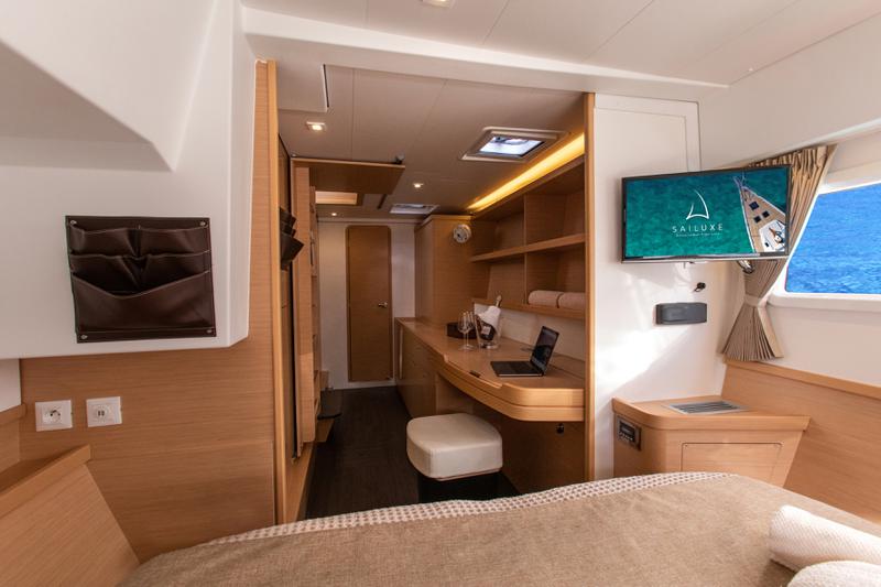 Book yachts online - catamaran - Lagoon 42 (3 cab, Gen+A/C+WM) - SAILUXE - Zubibbu - rent