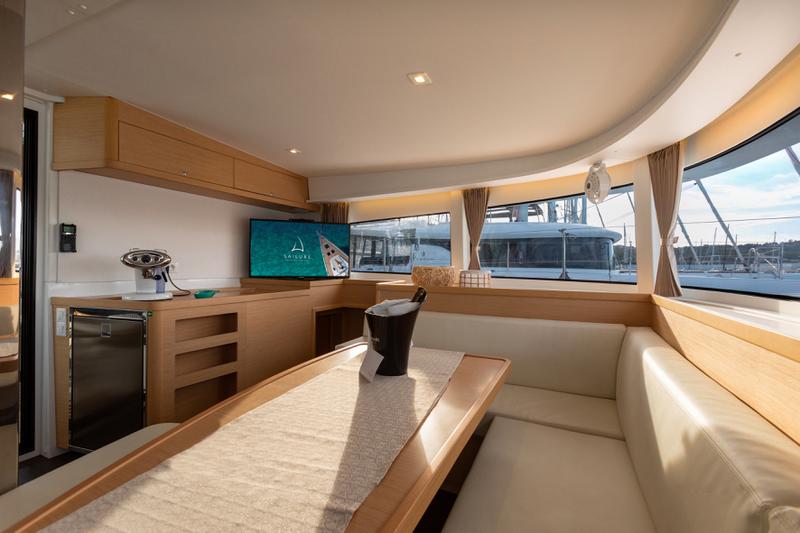 Book yachts online - catamaran - Lagoon 42 (3 cab, Gen+A/C+WM) - SAILUXE - Zubibbu - rent