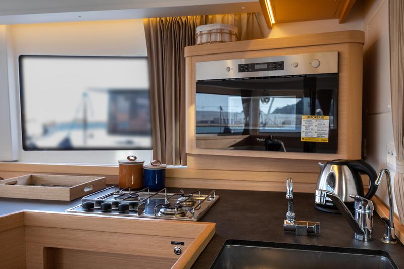 Book yachts online - catamaran - Lagoon 42 (3 cab, Gen+A/C+WM) - SAILUXE - Zubibbu - rent