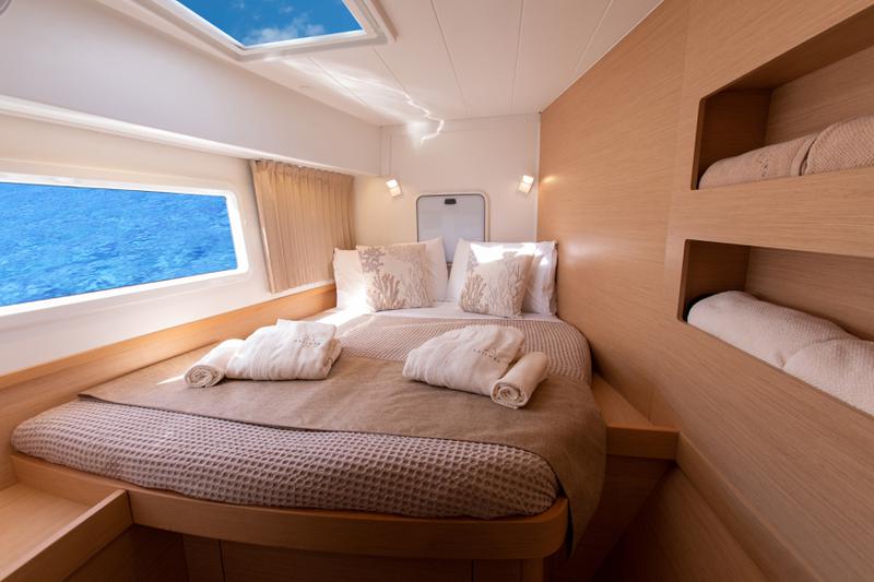 Book yachts online - catamaran - Lagoon 42 (3 cab, Gen+A/C+WM) - SAILUXE - Zubibbu - rent