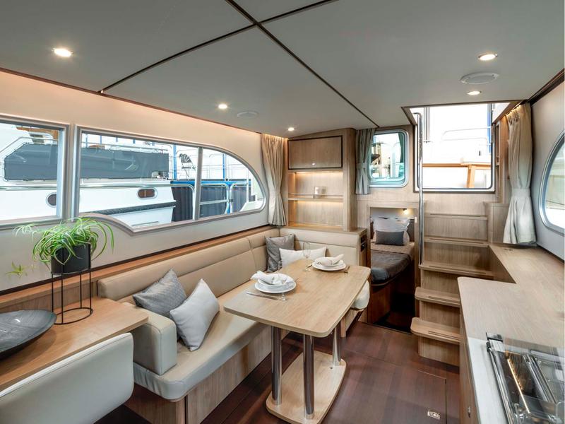 Book yachts online - motorboat - Linssen Grand Sturdy 35.0 AC - Luna Elise - rent