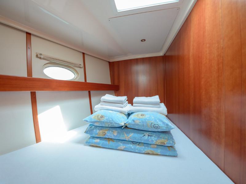 Book yachts online - sailboat - Elan 514 Impression - Maja 07   - rent