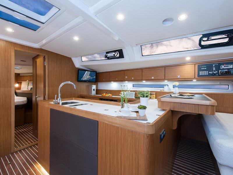 Book yachts online - sailboat - Bavaria Cruiser 56 - STAR ROMEO - rent