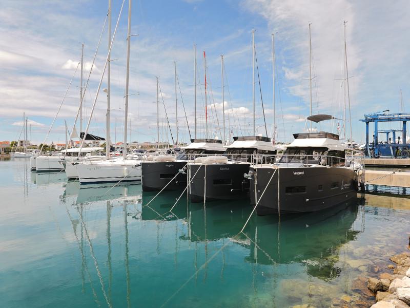 Book yachts online - motorboat - Futura 40 Grand Horizon - VESPUCCI - rent
