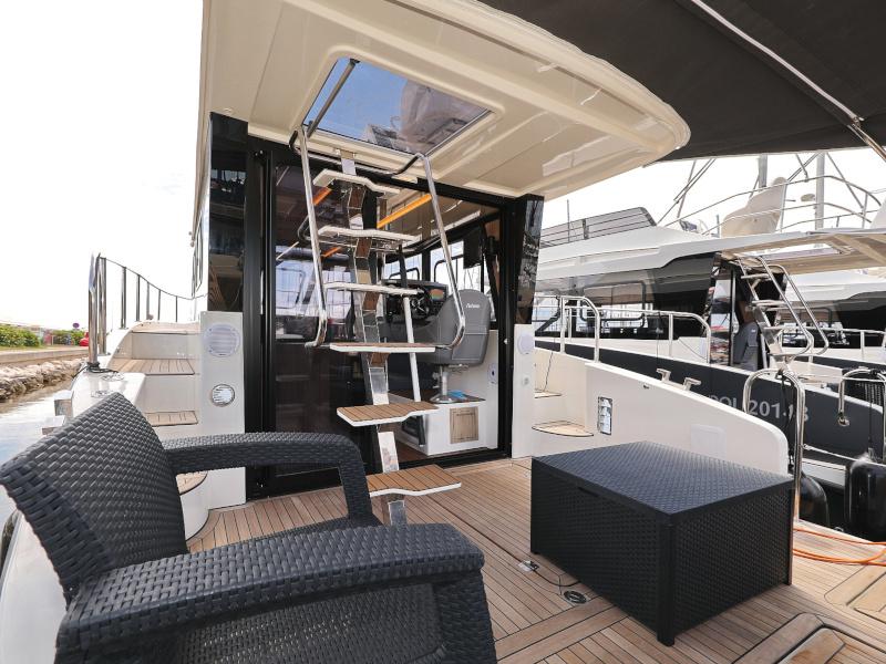 Book yachts online - motorboat - Futura 40 Grand Horizon - VESPUCCI - rent
