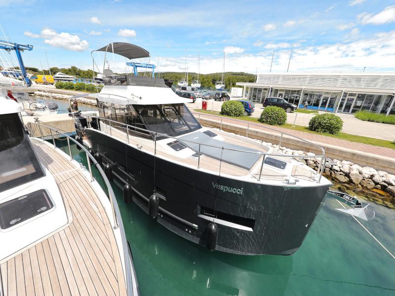 Book yachts online - motorboat - Futura 40 Grand Horizon - VESPUCCI - rent