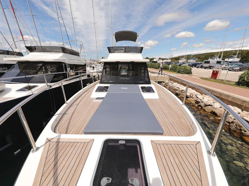 Book yachts online - motorboat - Futura 40 Grand Horizon - VESPUCCI - rent