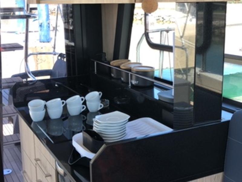 Book yachts online - motorboat - Futura 40 Grand Horizon - VESPUCCI - rent