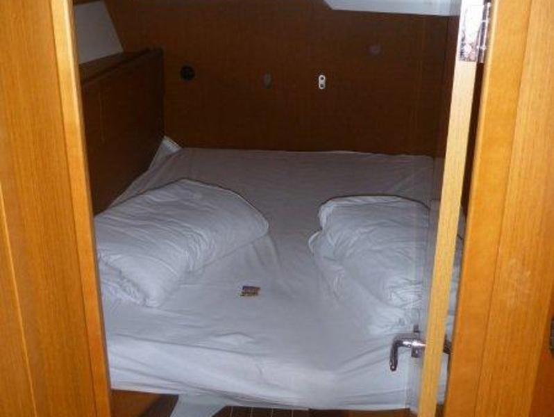 Book yachts online - sailboat - Jeanneau 53 - Triton - rent