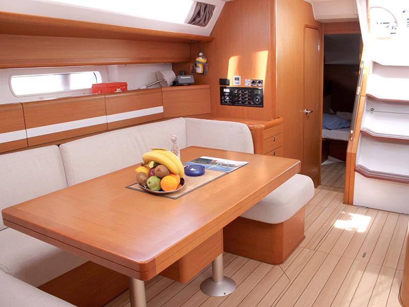 Book yachts online - sailboat - Jeanneau 53 - Zeus - rent