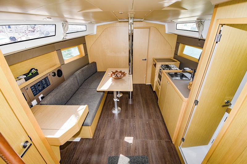 Book yachts online - sailboat - Oceanis 38 - Lisis - rent