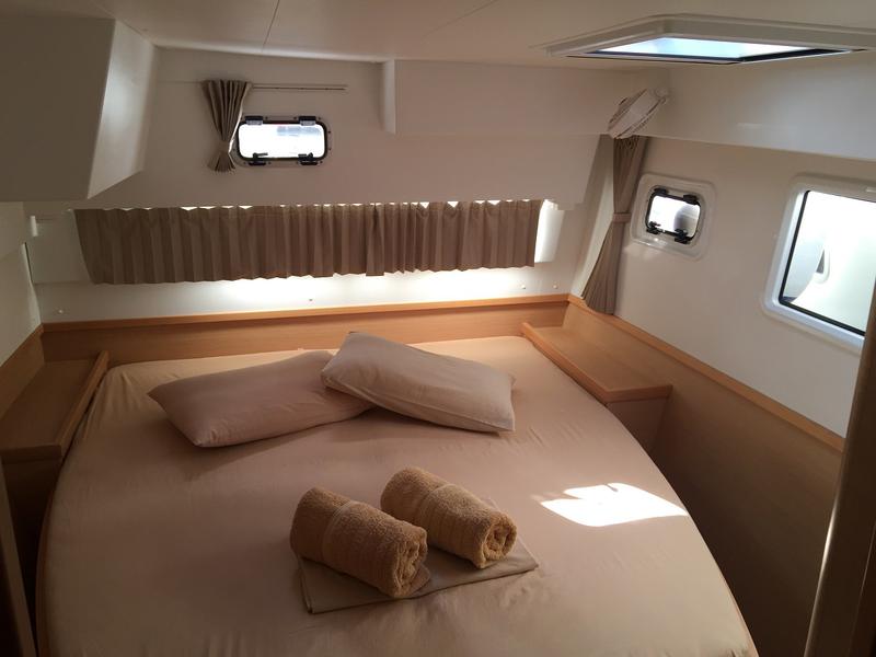 Book yachts online - catamaran - Lagoon 42 - Iris II  (a/c -inverter - solar) - rent